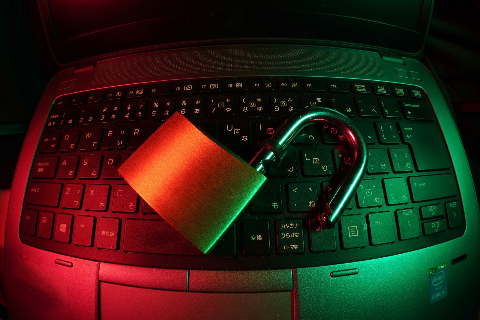 Pegasus y el software espía comercial: cómo funciona — imagen de cabecera del artículo