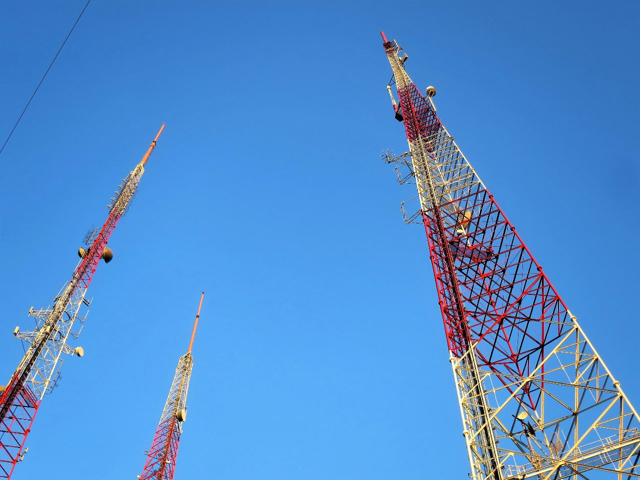 Signal triangulation in war: radio direction finding
