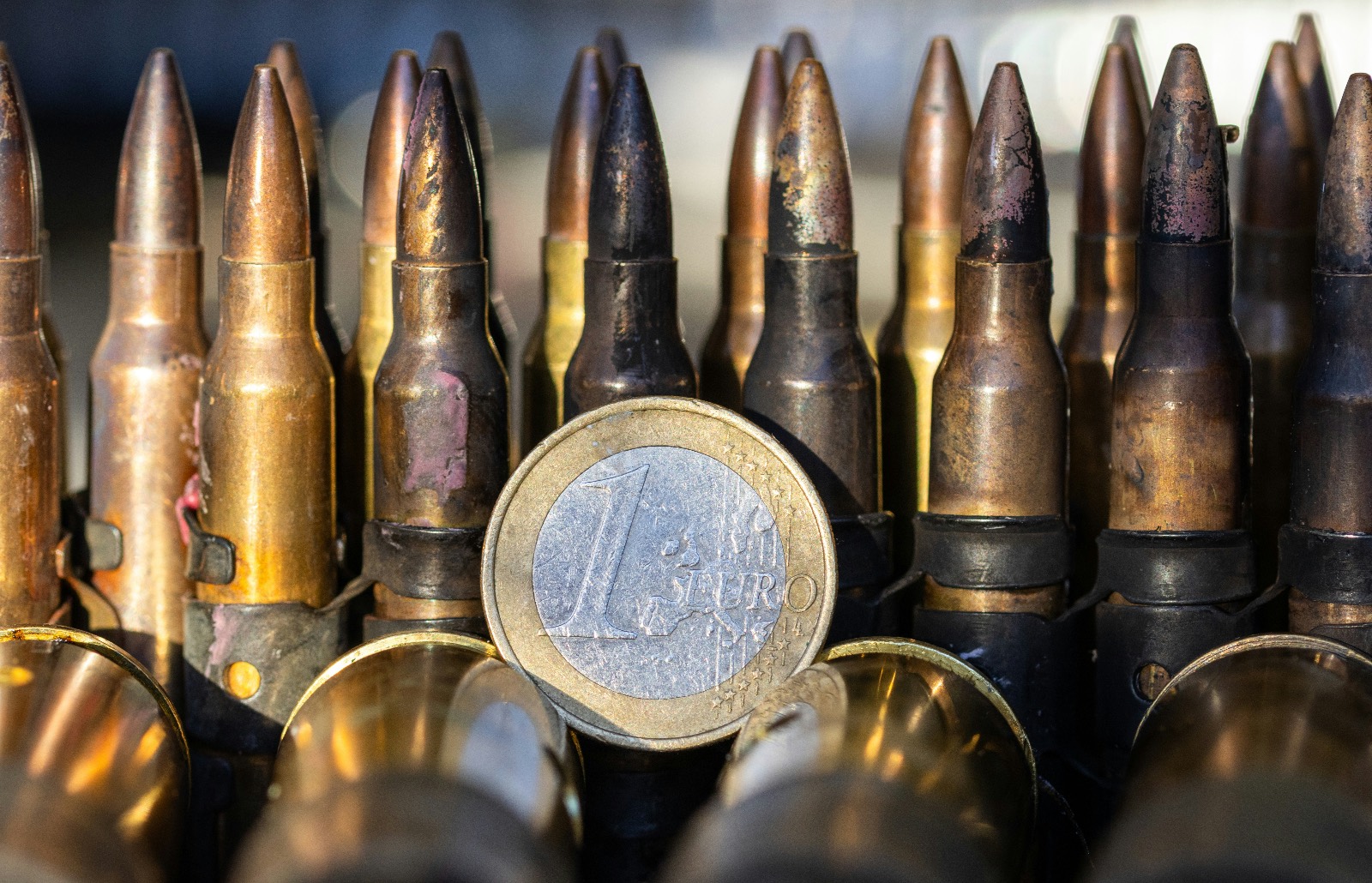 Tráfico de armas tras la URSS y Yugoslavia: el mercado negro — imagen de cabecera del artículo